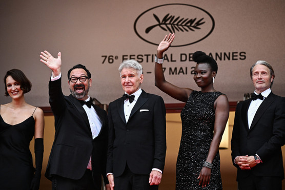 (From L) British actress Phoebe Waller-Bridge, US director James Mangold, US actor Harrison Ford, US actress Shaunette Renee Wilson and Danish actor Mads Mikkelsen arrives for the screening of the film "Indiana Jones and the Dial of Destiny" during the 76th edition of the Cannes Film Festival in Cannes, southern France, on May 18, 2023. (Photo by LOIC VENANCE / AFP) © Valery HACHE / AFP