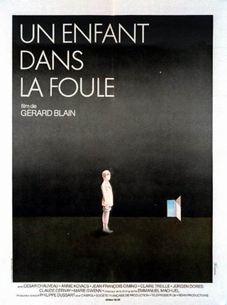 UN ENFANT DANS LA FOULE